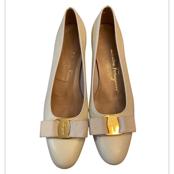 Salvatore Ferragamo VTG Vara Cream Ivory Bow Block Heels 7AA - Picture 1 of 9